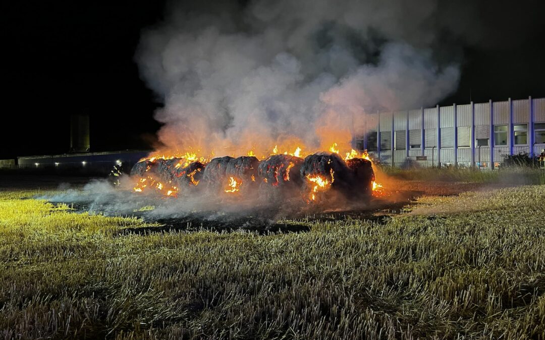 Brand am Gebäude/Strohballenbrand