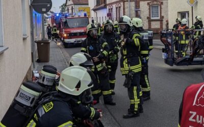 Brand in Gebäude – Menschen in Gefahr