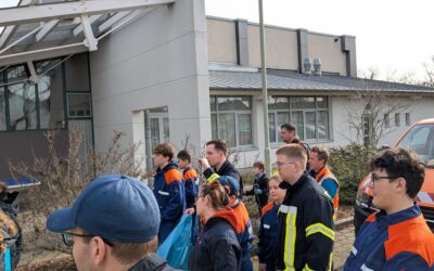 Jugend- und Kinderfeuerwehr Weilbach unterstützen bei der Müllsammelaktion der Stadt Flörsheim