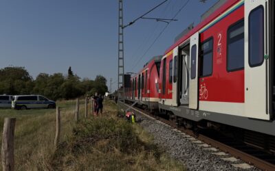 Kollision zwischen S-Bahn und LKW